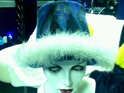 BLUE & GREEN FEATHERS WITH WOOL HAT VINTAGE. STUNNING Vintage Deep Green 100% Wool Derby Hat With Feathers And  main image 4
