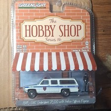 GreenLight Hobby Shop Series 16 1985 GMC Suburban 2500 Police 1:64 Diecast LE