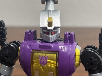 Transformers Legacy Evolution - Bombshell (Loose, 100% Complete)