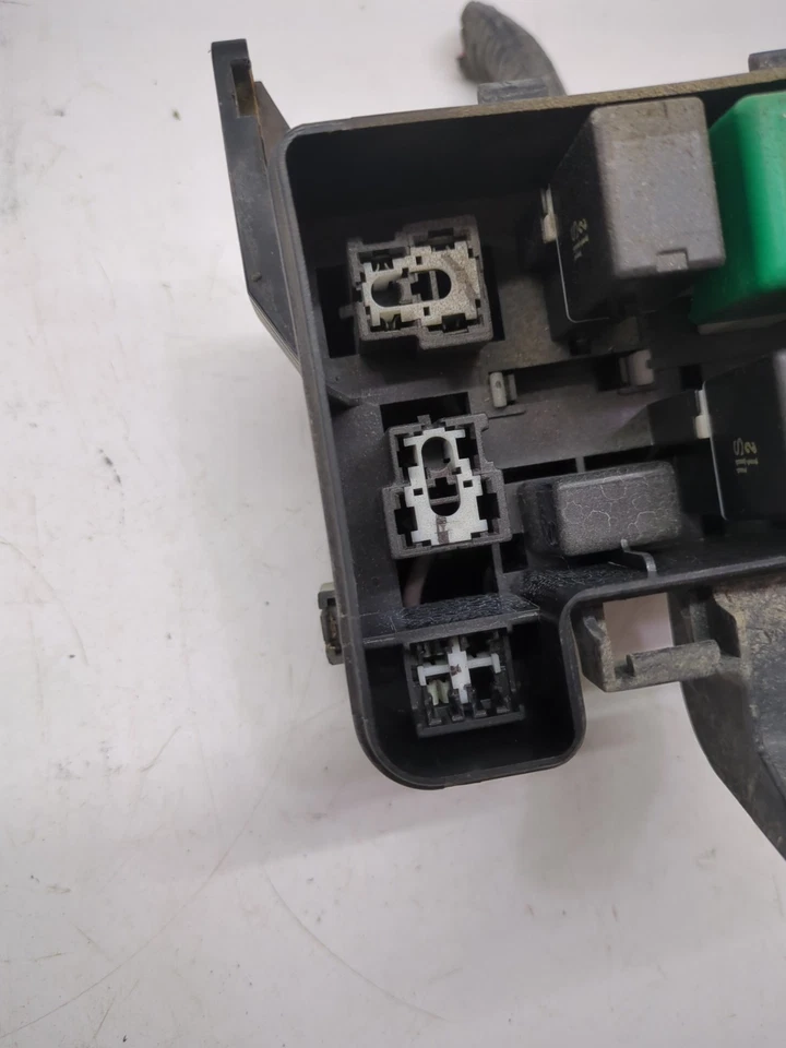 1998 - 2000 Toyota Rav-4 Engine Fusebox Junction Block OEM 8274042022 - Image 3 of 4