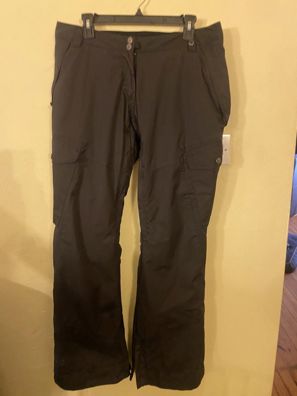 Women’s PWDR Room Made In Canada Ski Trousers Size Medium black fleece lined
Opens in a new window o