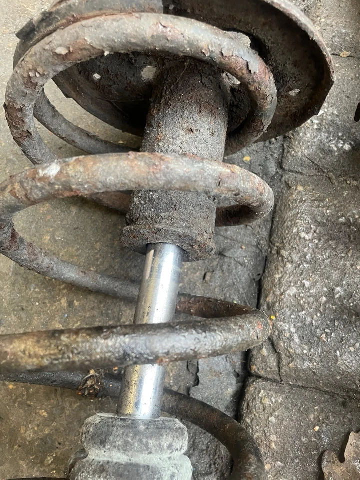 TOYOTA COROLLA AE92 GTI PUNTALES DELANTEROS REPUESTOS O REPARACIÓN  - Imagen 2 de 4