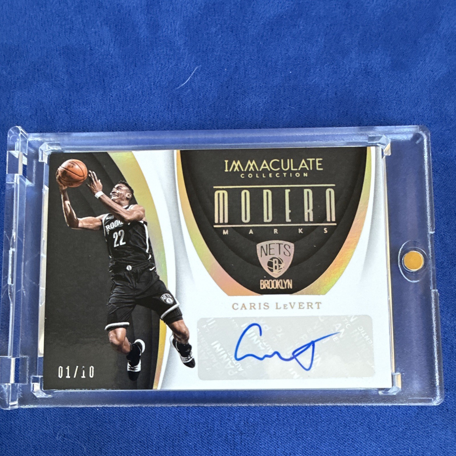 Panini 2017-18 Immaculate Modern Marks Caris LeVert Nets MK-CLV Auto /10