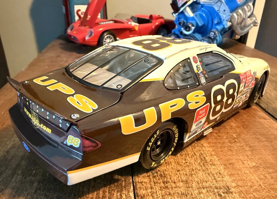 Coche diecast NASCAR Dale Jarrett #88 UPS Racing 1:24 de colección modelo raro limitado Foto 3 de 4
