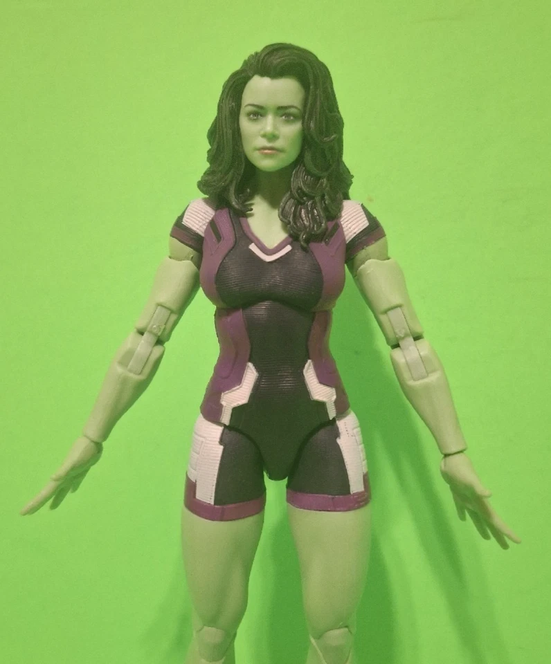 Marvel Legends SHE-HULK - INFINITY ULTRON BAF WAVE + GREAT COMIC SHE-HULK # 31 - Image 3 of 4