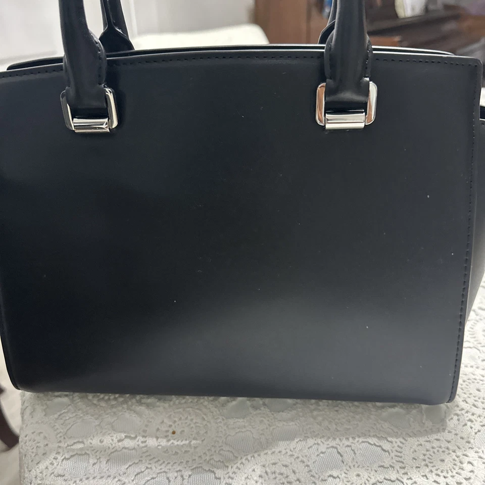 Bolso Bandolera Mensajero Michael Kors Selma Cuero Negro Tachonado $15’ Foto 3 de 4