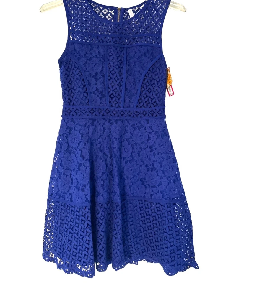 Vestido Xhilaration Niñas Talla XS Cuello Redondo Encaje Superpuesto Forrado Sin Mangas Foto 3 de 4