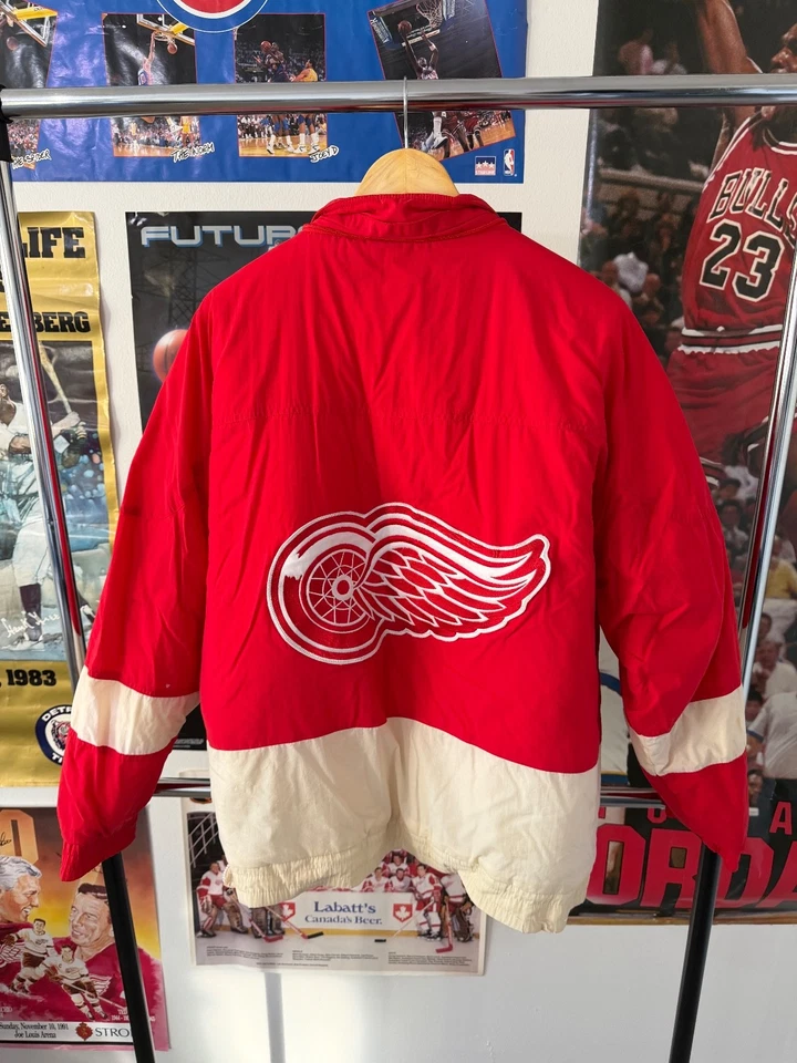 复古 90 年代 Apex One 底特律红翼红色白色复古 NHL Puffer 夹克 XL 码 — 第 2/4 张图片