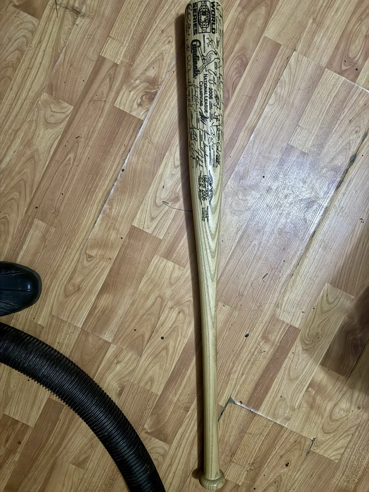 Bate de béisbol Serie Mundial edición limitada. Firmado por todo el equipo. Foto 2 de 4