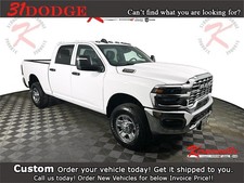 2026 Ram 2500 Tradesman Crew Cab 4x4 HEMI Chrome Group