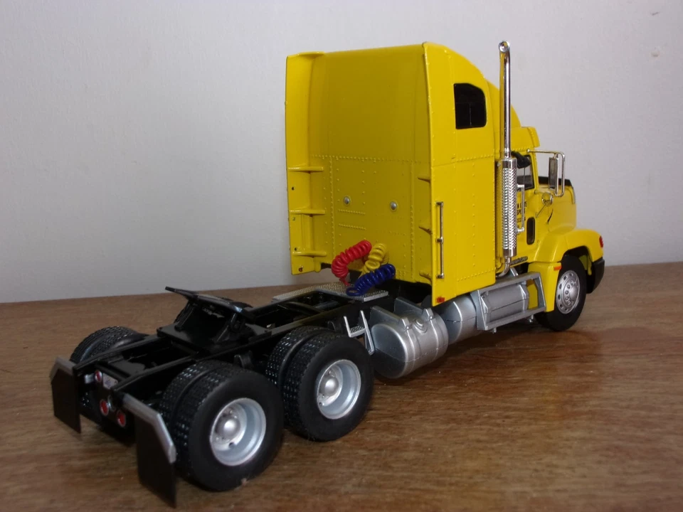 1/43 Ixo Altaya Freightliner FLD 112 Jaune Semi Remorque camion Truck trailer - Photo 3/4
