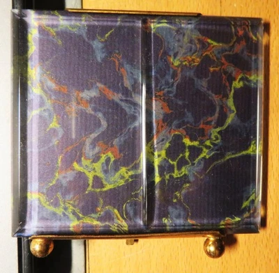 CADRE PORTE-PHOTO ancien VERRE biseauté monture laiton doré Forme carrée - Photo 1/3
