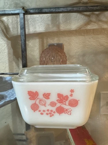 Vtg PYREX Pink Gooseberry Refrigerator Dish 501 With Lid Excellent