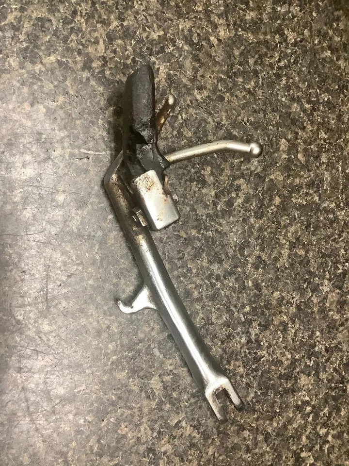 Soporte lateral 16D Honda Shadow 700 VT700C VT700 86 Foto 3 de 3