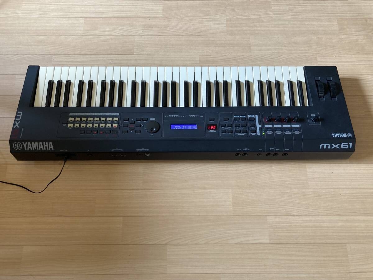Yamaha MX61 61 Keys Analog Keyboard Synthesizer Black keyboard