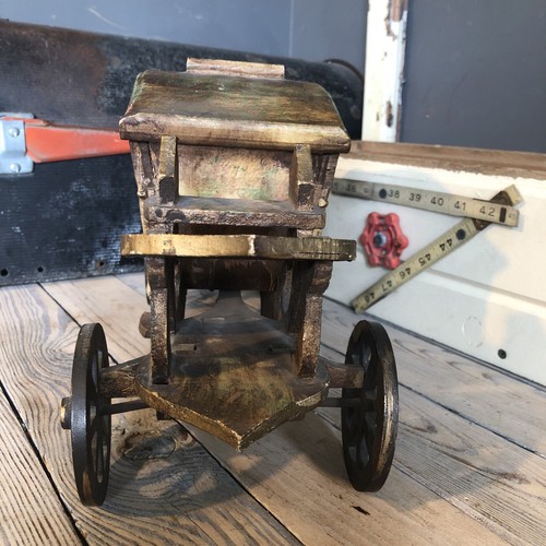 Seltene antike Holzkutsche 1800er braun mit grün getönten Metallrädern - Bild 15 von 19