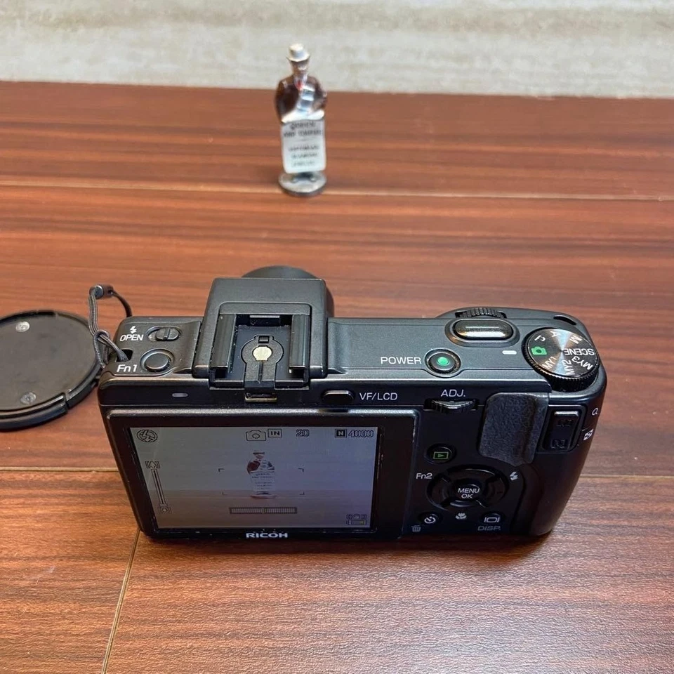Cámara digital RICOH GX200 4944 de Japón Foto 3 de 4