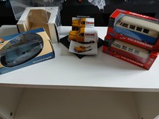 lot 2 renault utilitaires publicitaires et 2VW combi 1/43