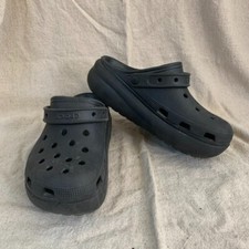 Crocs Clogs Size J6 Platform Slip Ons in Classic Black for 9.5 inch foot