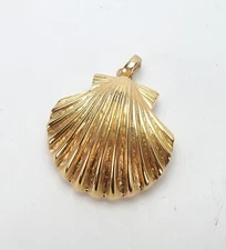 18k Yellow Gold Large 3D Clam Shell Oyster Nautical Ocean Sea Drop Pendant