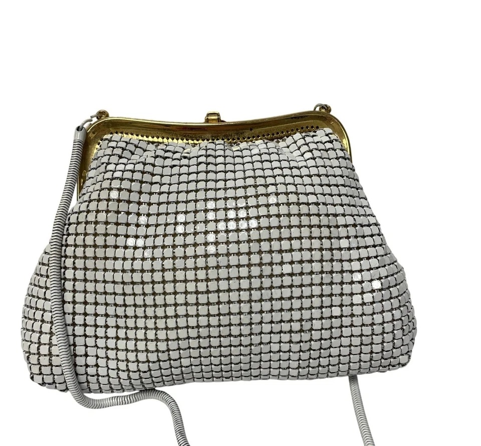 Bolso de hombro vintage años 50 La Regale blanco FORMAL cadena malla metálica cóctel monedero Foto 3 de 4