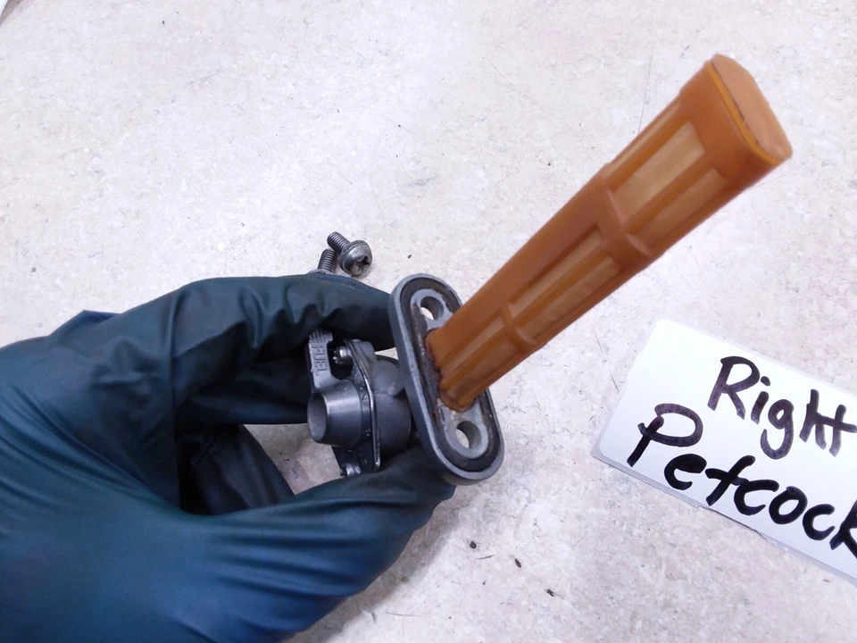 Yamaha 1100 Maxim XJ XJ1100 Depósito de combustible de gasolina derecho Válvula Petcock 1982 ANX-C40 PJ Foto 3 de 4