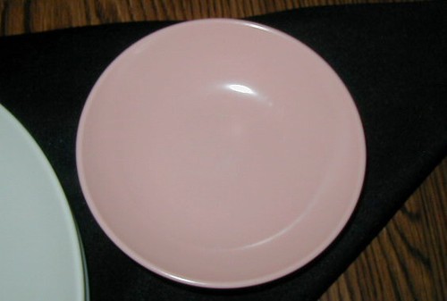 VINTAGE LOT OF TEXAS WARE MELAMINE DISHES, PLATES, BOWL, SAUCERS, SOLID COLOR - Picture 4 of 5