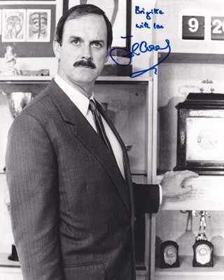 John Cleese Originalautogramm auf Großoto ''Monty Python''