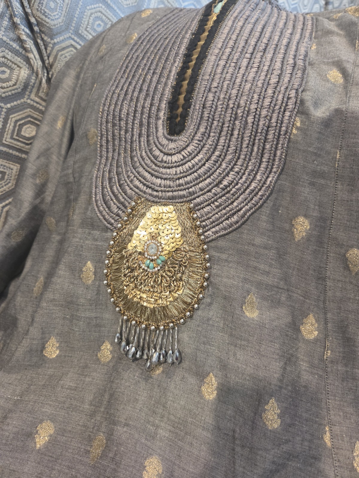Pakistani Shalwar Kameez - image 4