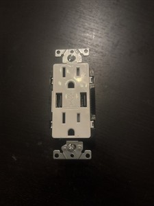 USB Outlet . Decora USB