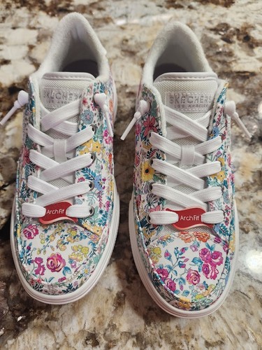Ladies Sketchers Floral Slip-on Tennis Shoes size 6.5