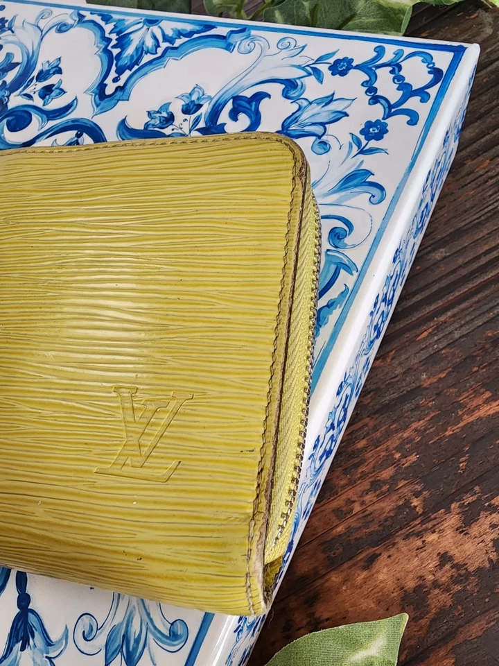 Auténtica cartera Louis Vuitton Epi de cuero larga con cremallera Foto 2 de 4