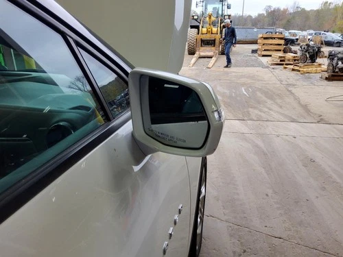 Used Right Door Mirror fits: 2020 Chevrolet Blazer power heated w/integral turn