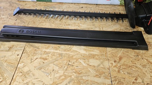 Bosch Akku-Heckenschere UniversalHedgeCut, 18-Volt-System, Messerlänge 50 cm - Bild 2 von 10