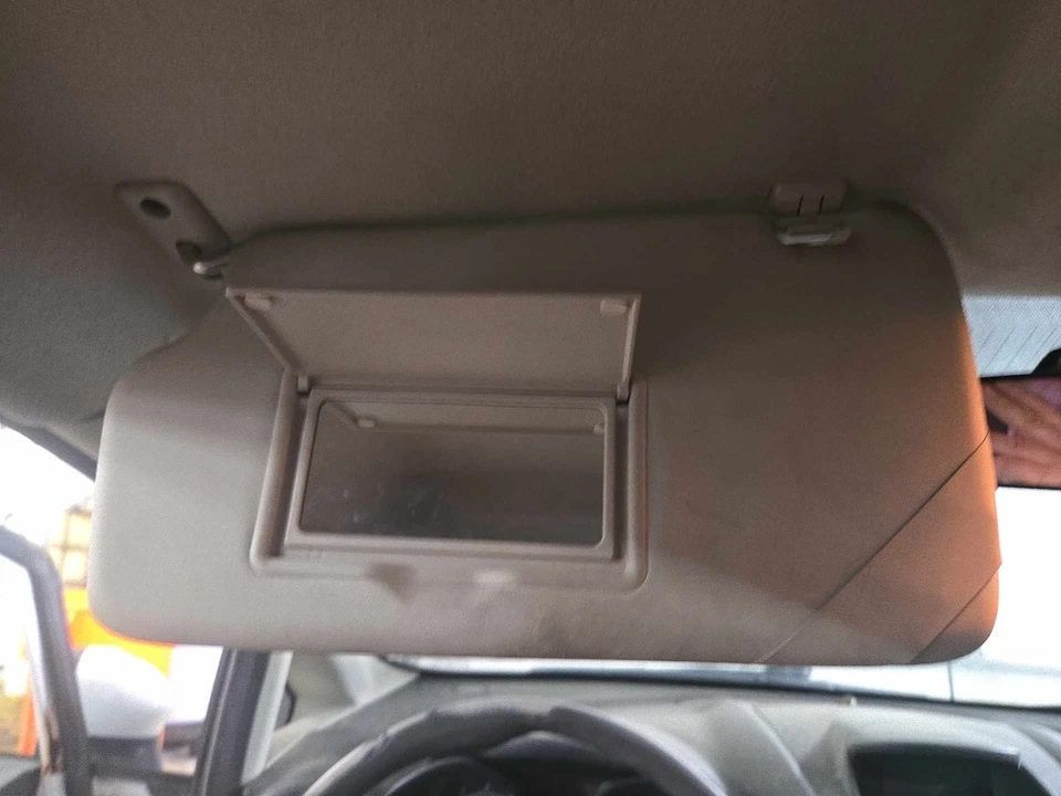 Used Left Sun Visor fits: 2015 Ford Fiesta w/mirror w/o sunroof Left Grade A Foto 2 de 4