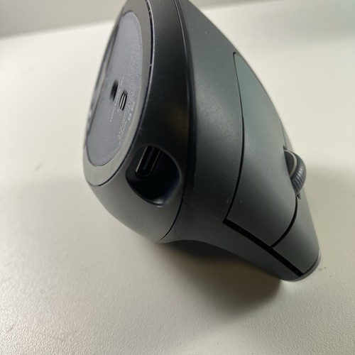 Logitech MX Vertical Wireless Mouse Ergonomic Design Rechargeable Graphite - Zdjęcie 8 z 13