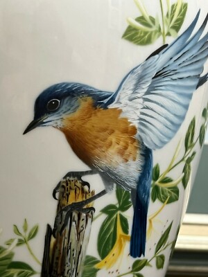 花瓶 花器 「The Bluebirds of Summer」 A Franklin mint Vase. The Bluebirds of Summer. A.J.Rudisill
