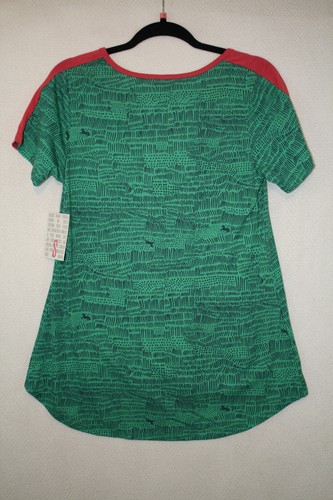 NWT LuLaRoe S Classic Tee Bright Green Unicorns Print Light Red Ringer Accents - Bild 4 von 4