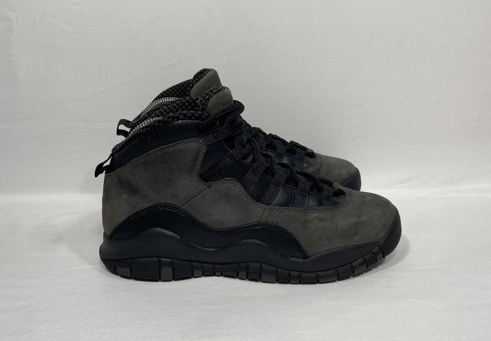 athletic jordan shoes