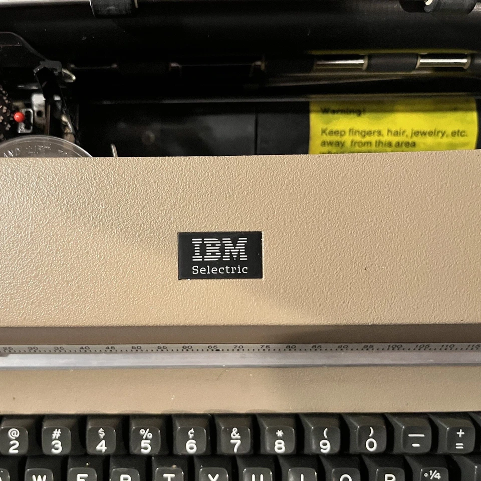 Vintage IBM Typewriter Selectric Model 7X For Parts Only As Is Does Not Power On - Image 4 of 4