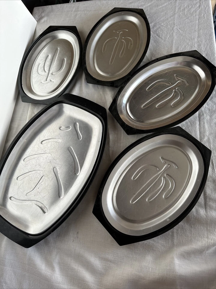 4 cuatro platos para servir fajita de filete de restaurante SIZZLER Nordic Ware y un plato Foto 2 de 2