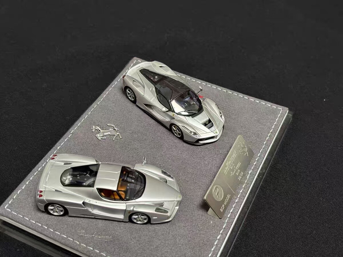 DMH CLA 1/64 Ferrari Enzo and Laferrari met. Silver Resin DMH CLA 1/64 Ferrari Enzo and Laferrari met. Silver Resin