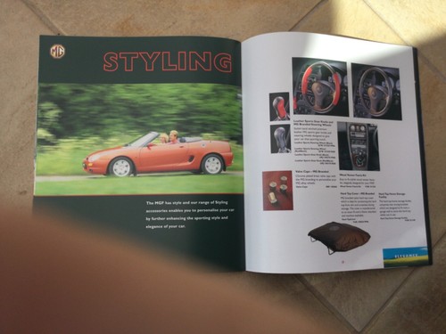 MG brochure + Approved Accessories brochure 1995 in VGC - Picture 7 of 7