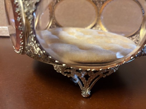 Vintage Ormolu Beveled Glass Brass Filigree Jewelry Casket Box Ornate 7" Wide. - Picture 7 of 8