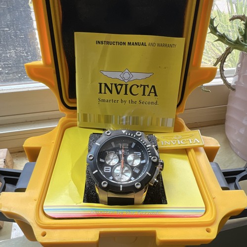 Invicta 22285 Men's Quartz Chronograph Day/Date Black Silicone Strap 100m