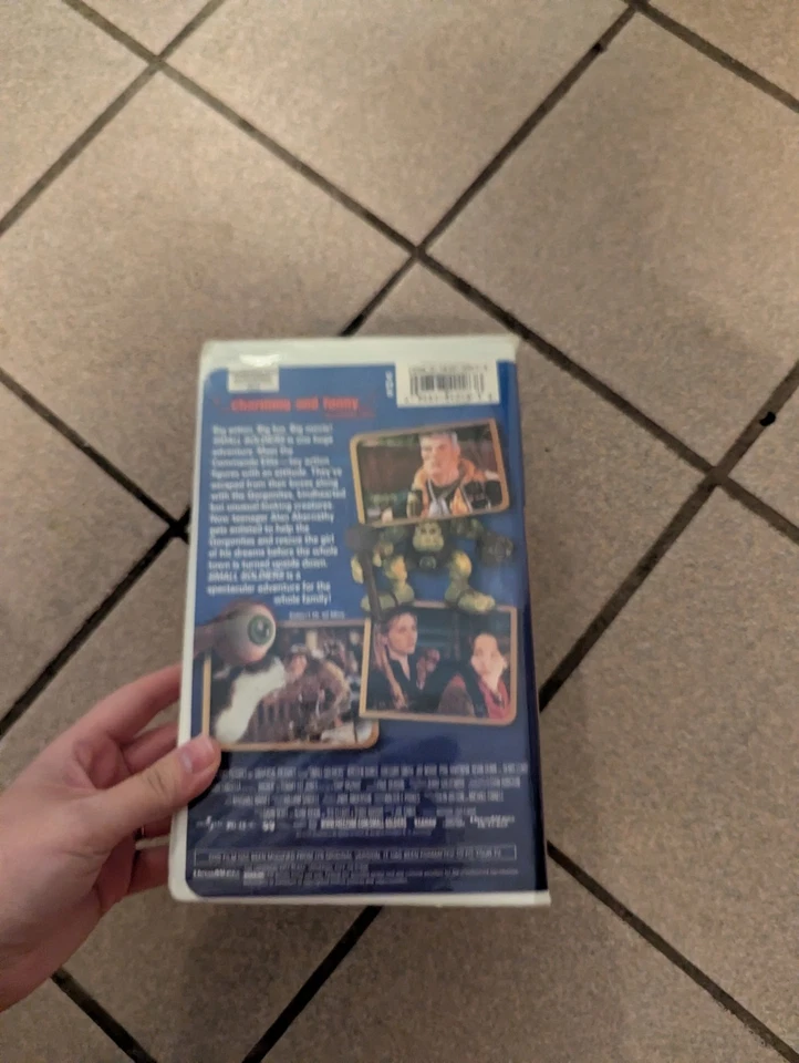 Small Soldiers VHS 1998 Clamshell Video Tape Movie Action Funny Vintage - Image 2 of 4