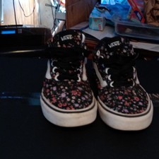 VANS Floral Print Black/Multicolor Canvas Low Top Lace-Up Sneakers Women