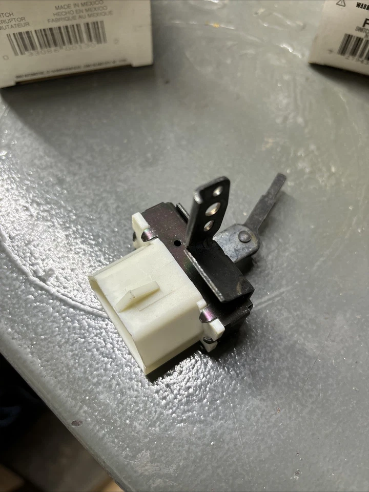 Interruptor de control del soplador de climatización BWD BL8, modelos Ford/Lincoln/Mercury 75-98 seleccionados Foto 3 de 4