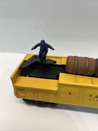 ORIGINAL LIONEL 3562-50 OPERATING BARREL CAR PAINTED YELLOW RARE POSTWAR - Picture 3 of 3