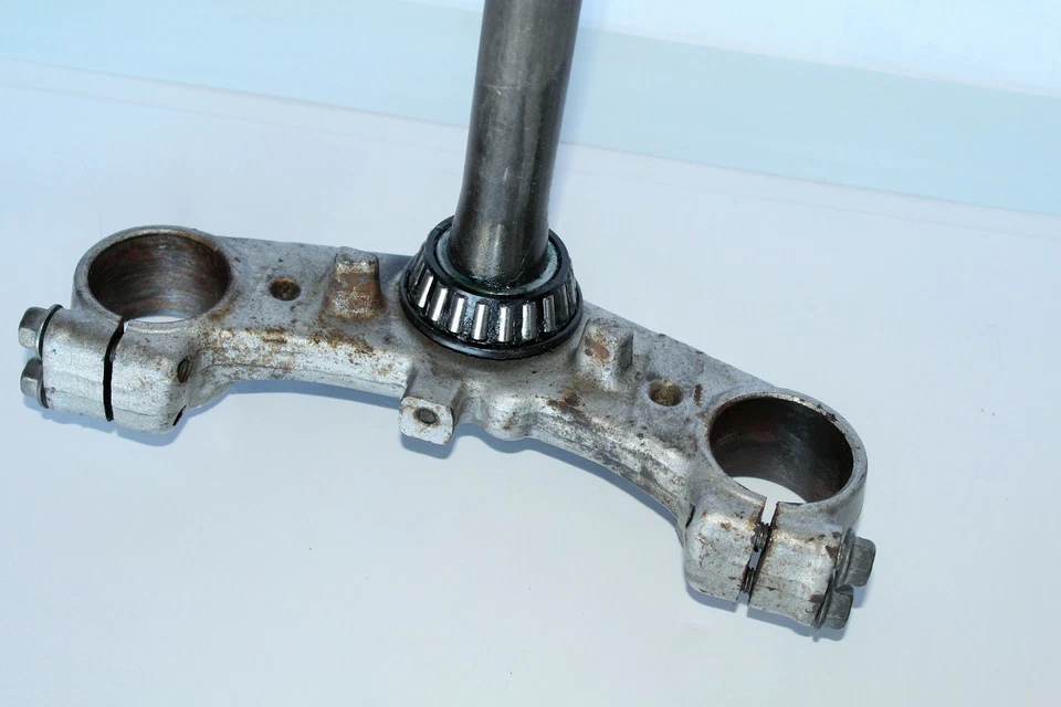 96-98 SUZUKI BANDIT 600  UNDER BRACKET COMP 51410-26E00 - Image 2 of 4